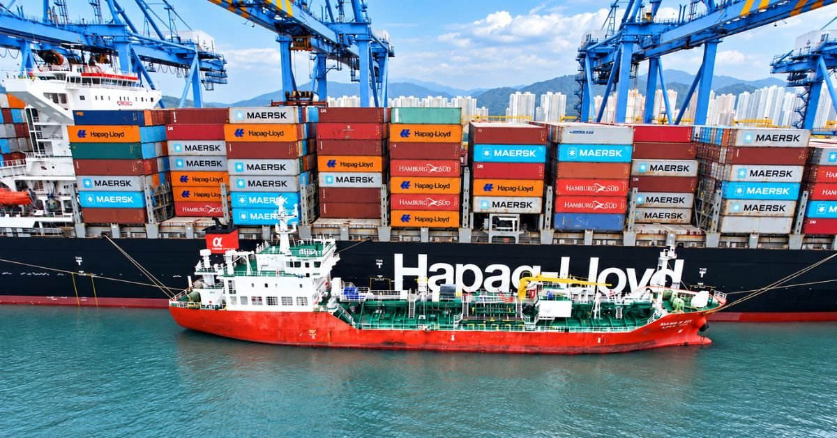 Hapag-Lloyd Completes First SIMOPS Bunkering